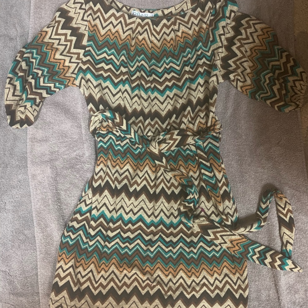 3/4 length sleeve chevron dress